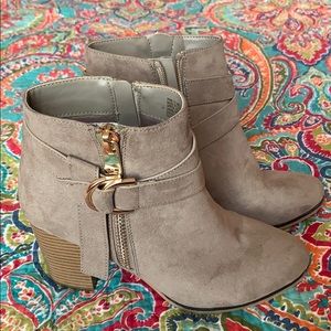 Apt. 9 size 7.5 women’s ankle boots